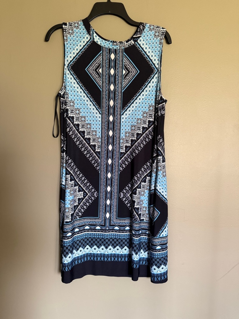 Sleeveless Geometric Print Shift Dress in Light Blue and Black